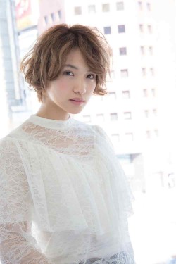 自然な動きを生かしたリラクシーショートスタイル