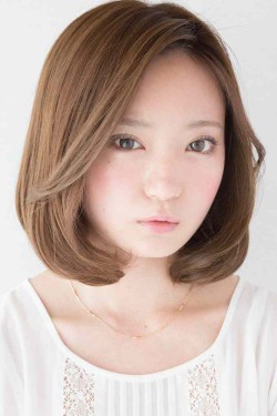 上品なフォルムのフェミニンボブ