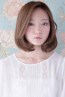 自然な丸みのストレートボブ
